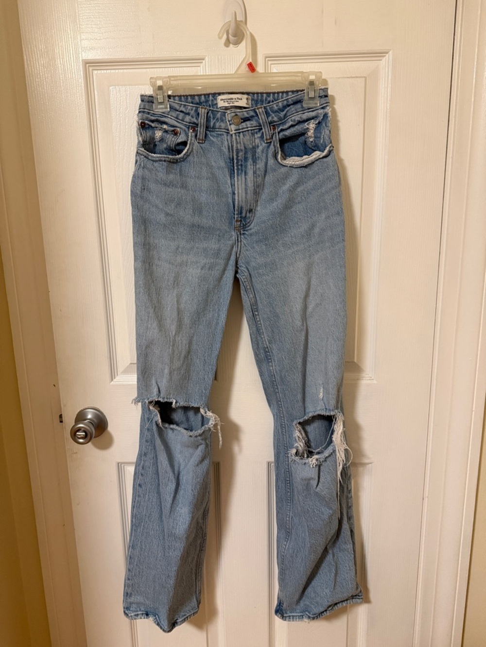 Abercrombie & Fitch The ‘90s Relaxed Jean High Rise Curve Love